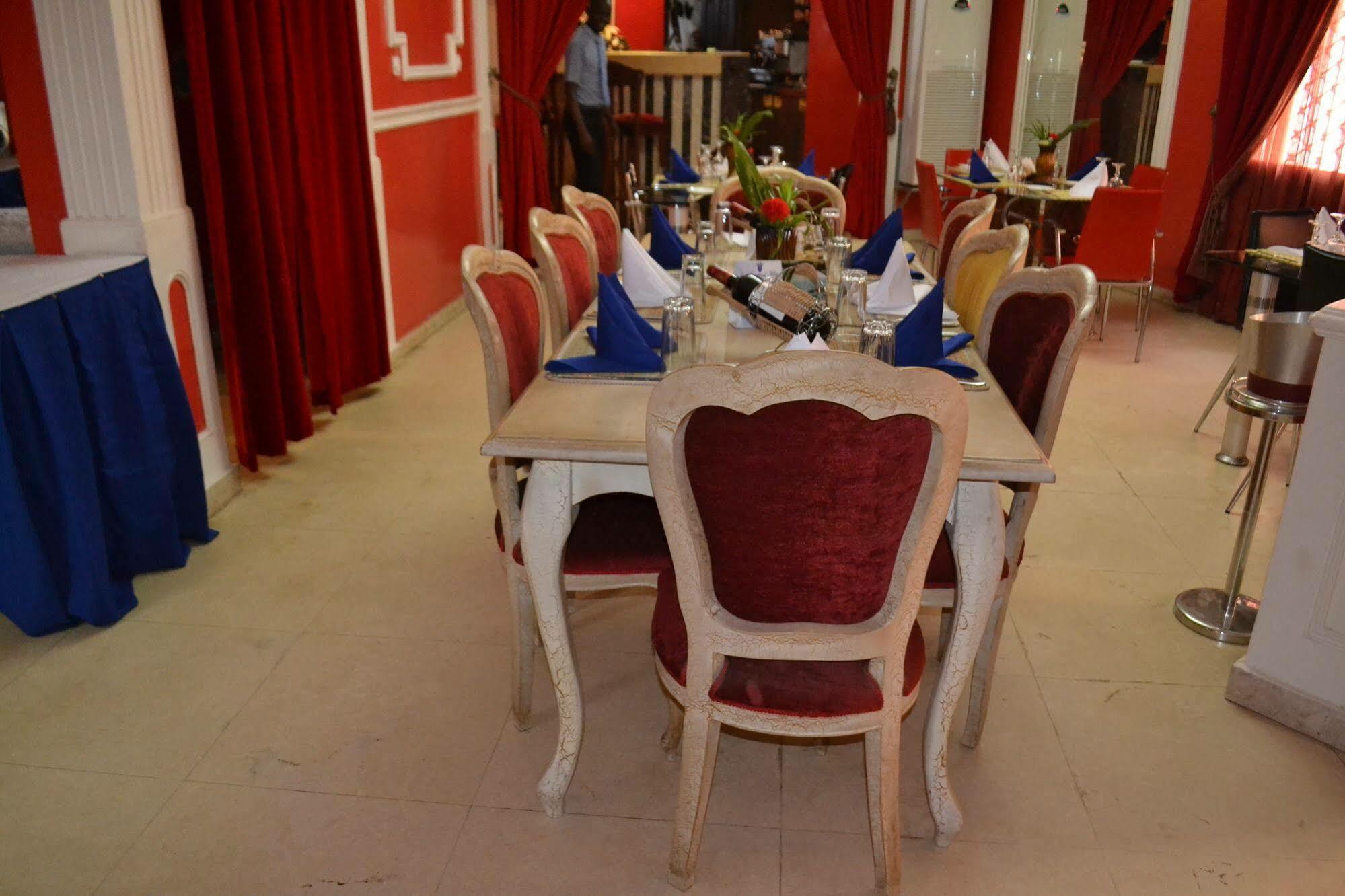 Le Luxtral Hotel Yaounde Bagian luar foto